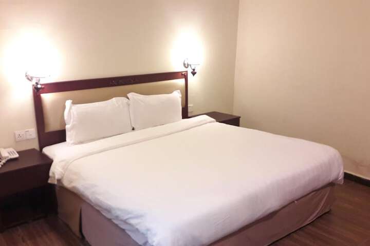 Room 38 of 61
