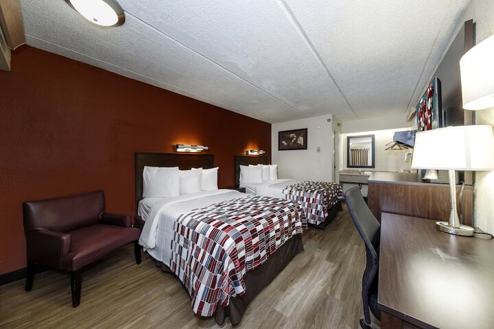 2 Double Beds (1 of 6)