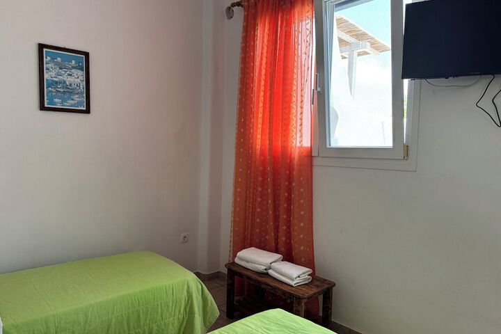 Room 4 of 187