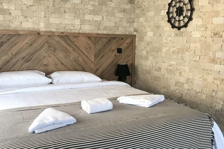 Room 12 of 52