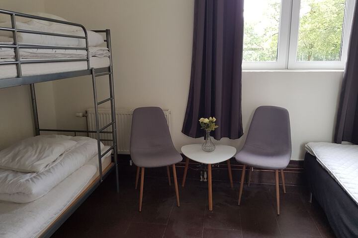 Room 8 of 33