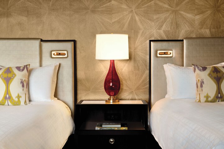 Room 42 of 148