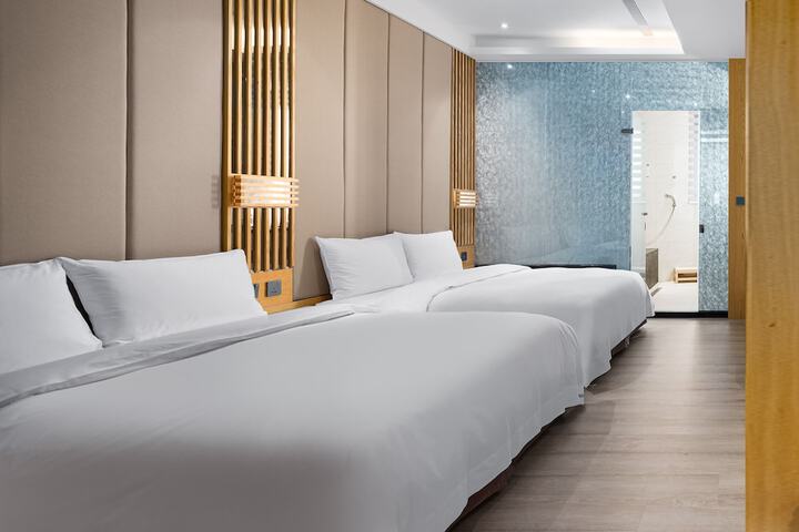 Room 21 of 50