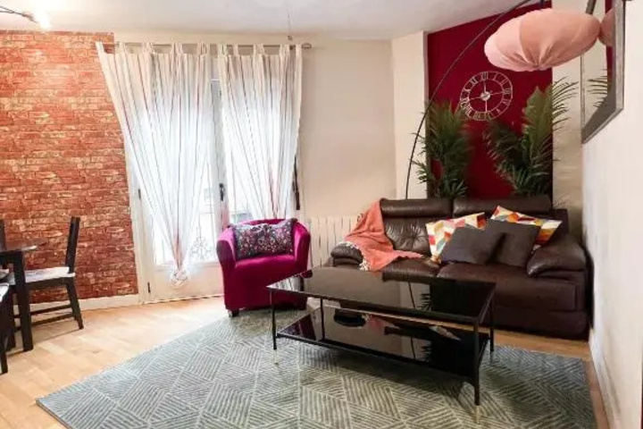 Room 5 of 16