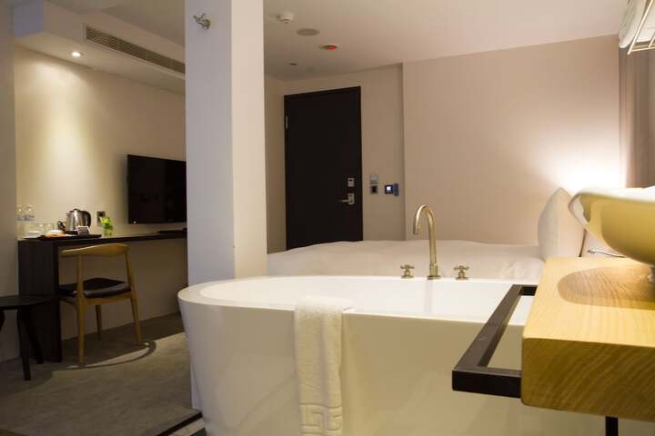 Room 12 of 35