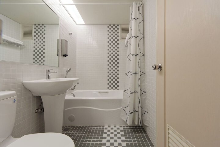 Room 25 of 42