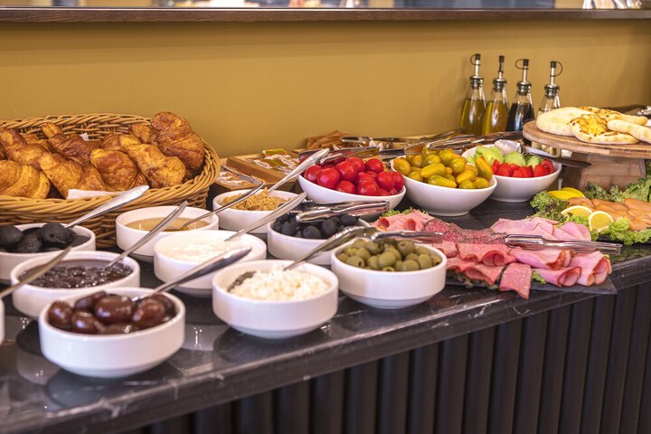 Breakfast/Coffee Service 23 of 40