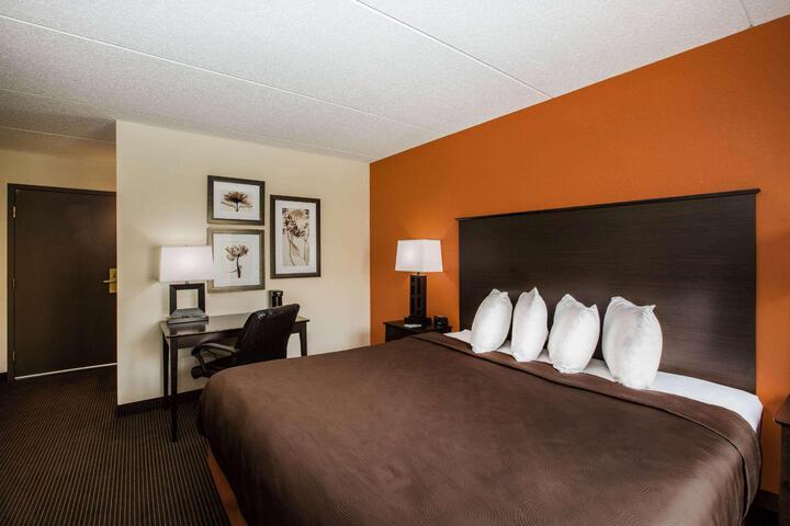 1 King Bed (6 of 6)