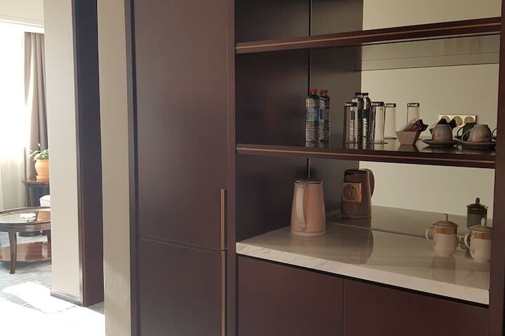 Room 28 of 60