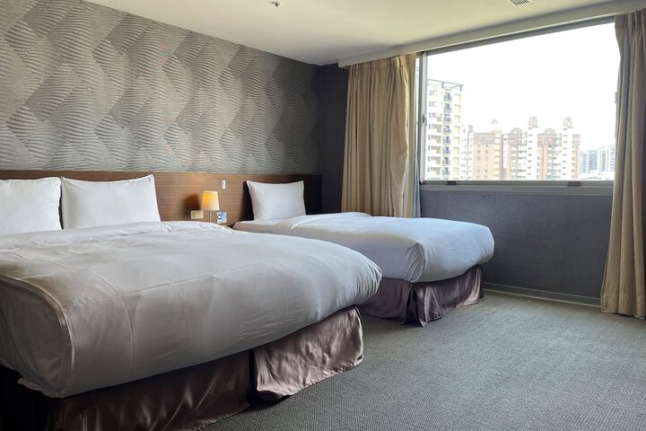 Room 28 of 38