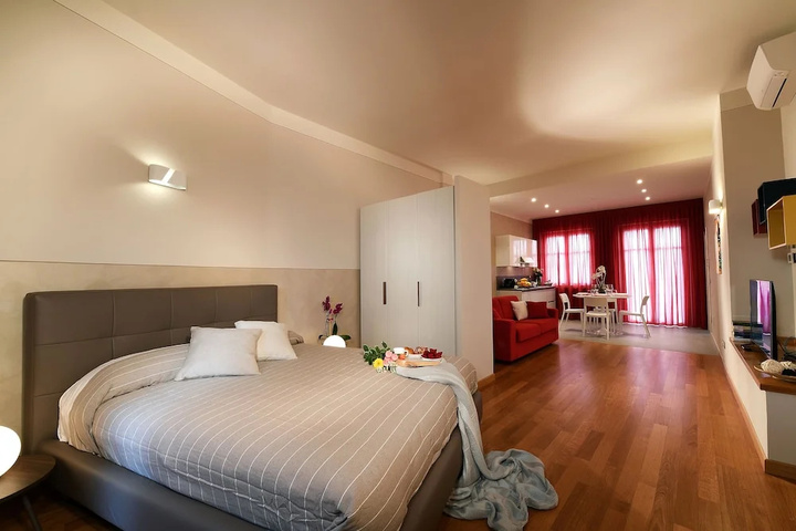 Room 4 of 15