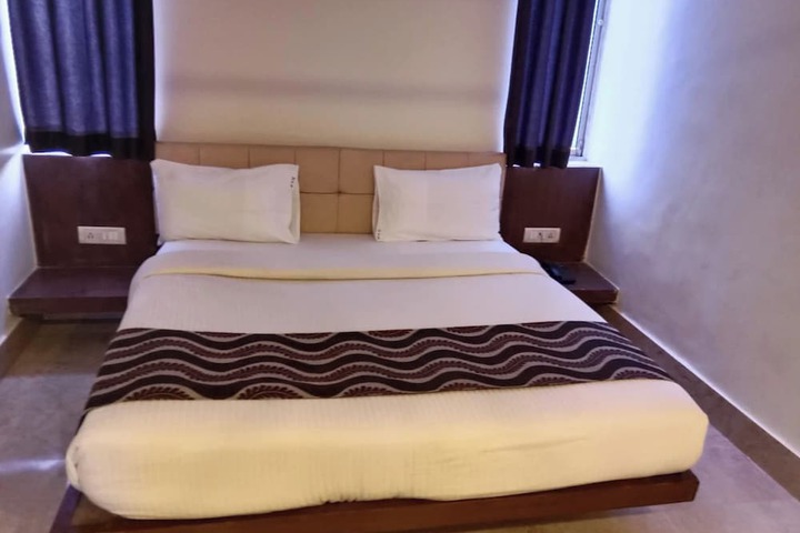 Room 3 of 12