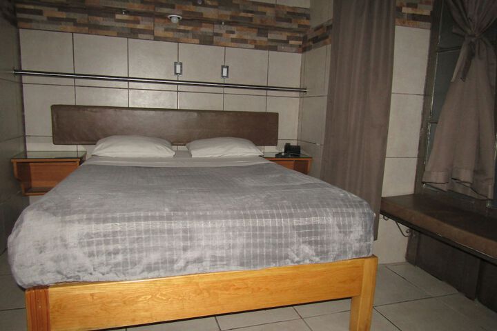 Room 18 of 33
