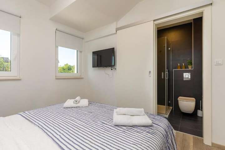 Room 28 of 194