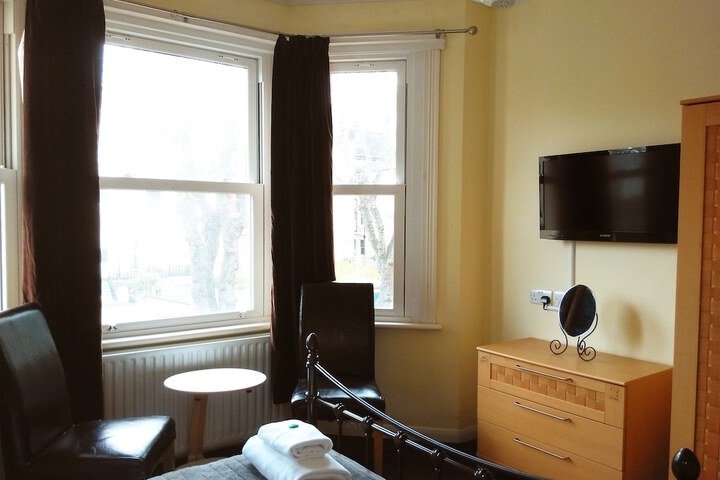Room 4 of 61
