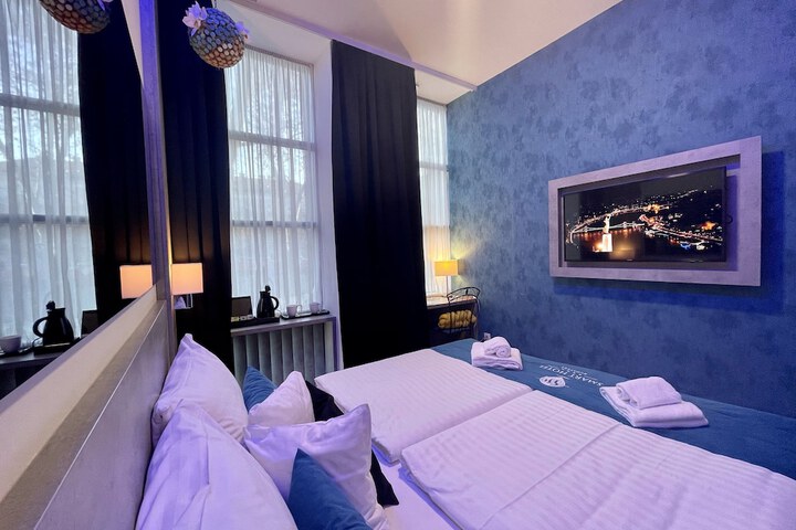 Room 40 of 194