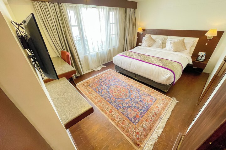 Room 8 of 48