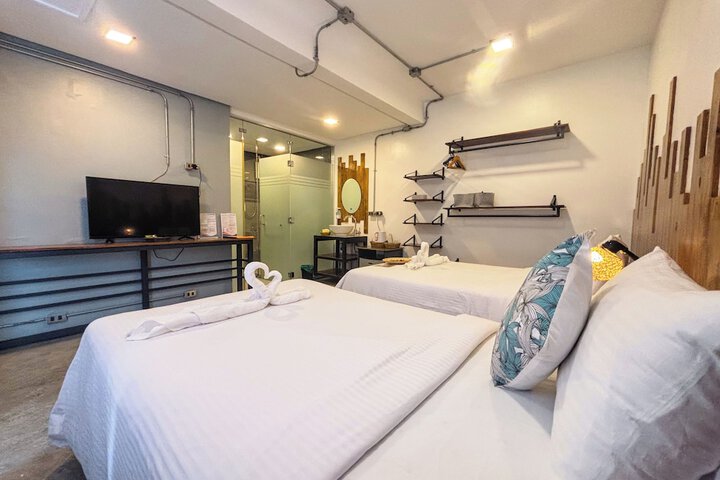 Room 21 of 240