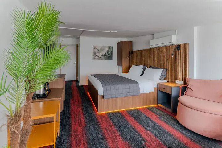 Room 11 of 12