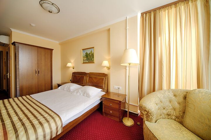 Room 3 of 72