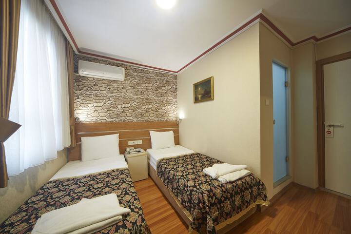 Room 16 of 42