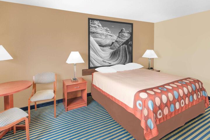 1 King Bed (8 of 13)
