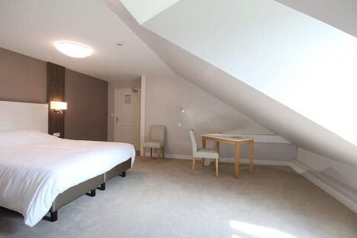Room 8 of 19