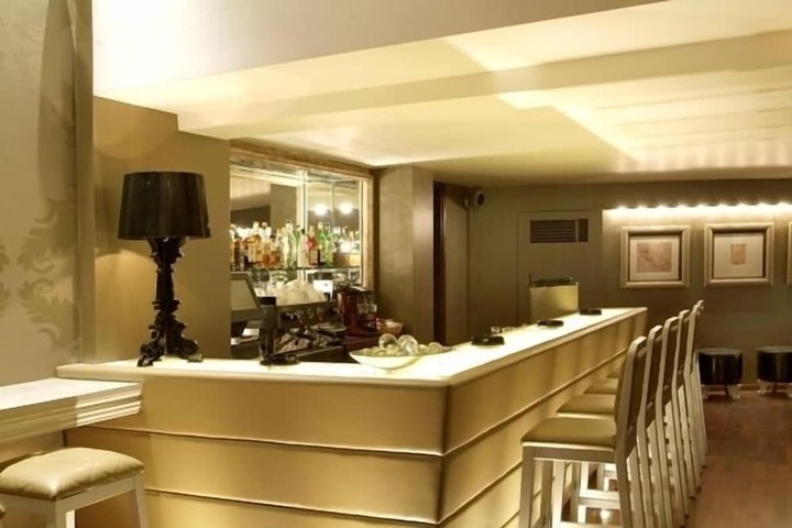 Lounge 38 of 58
