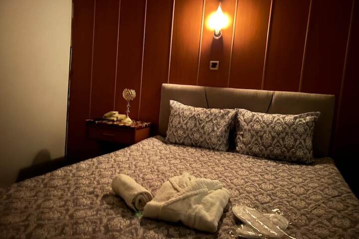 Room 4 of 15