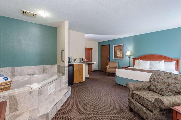 2 Queen Beds (15 of 28)