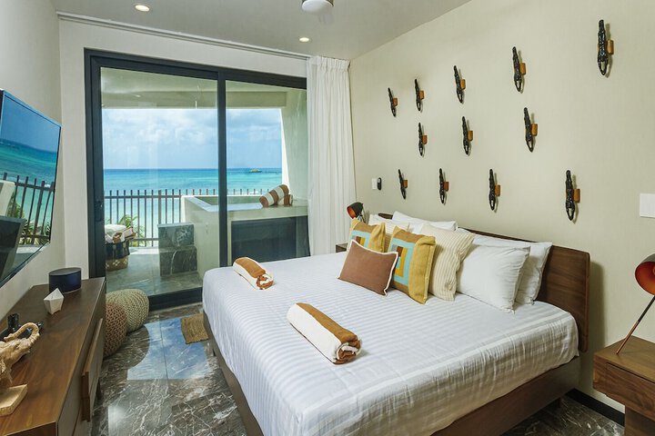 Room 4 of 156