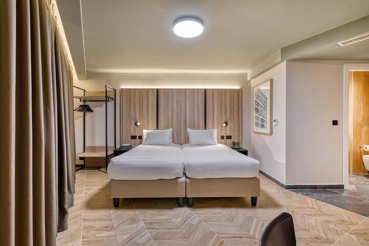 Room 17 of 59