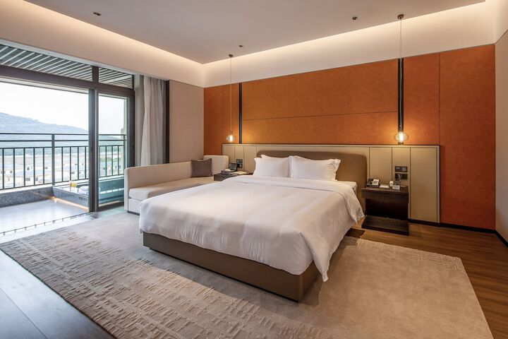 Room 27 of 51