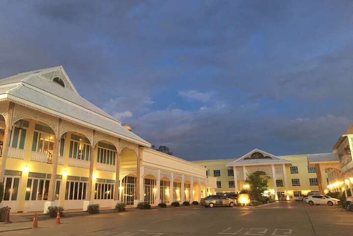 Exterior of Amonruk Hotel 2