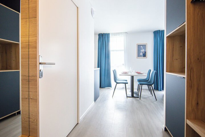 Room 27 of 42