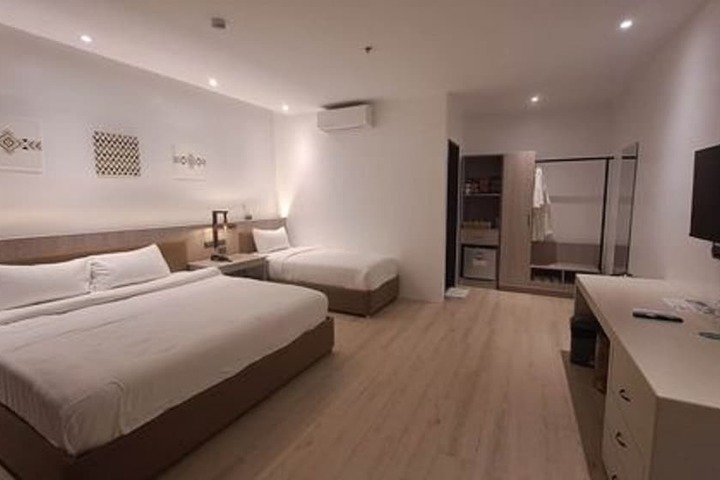 Room 11 of 72