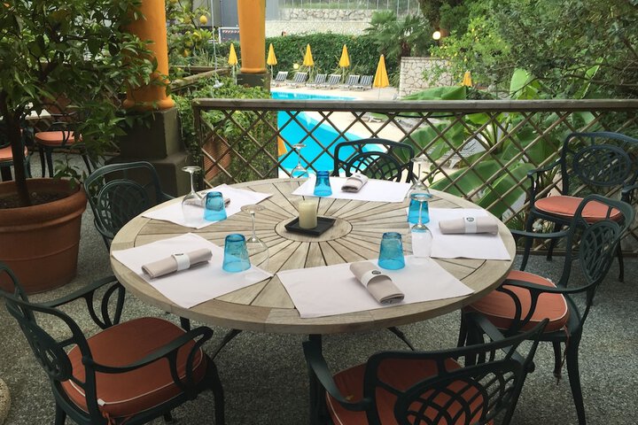 Dining 49 of 90