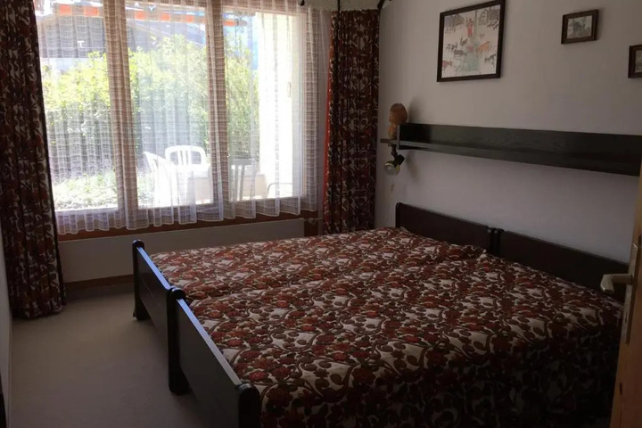 Room 4 of 10