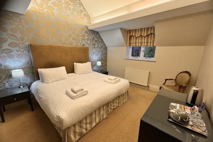 Room 12 of 32