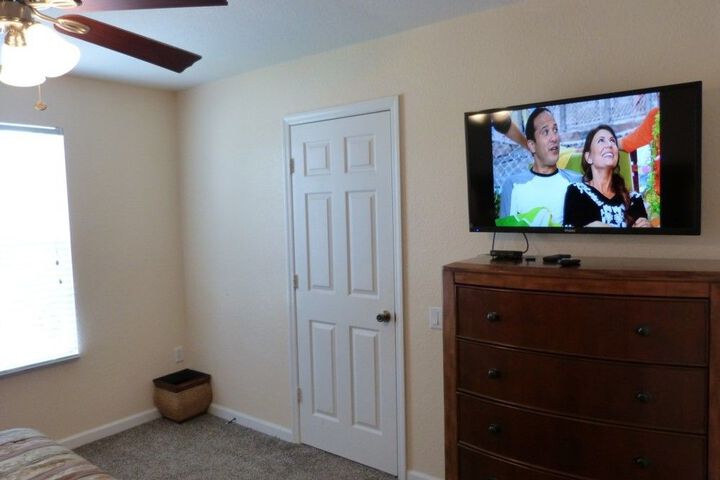 Room 2 of 32