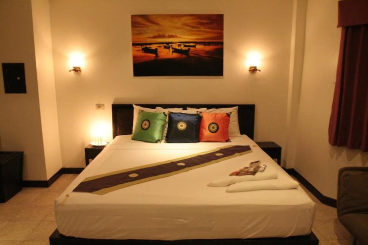 Room 16 of 33