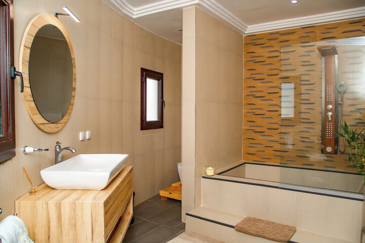 Room 4 of 19