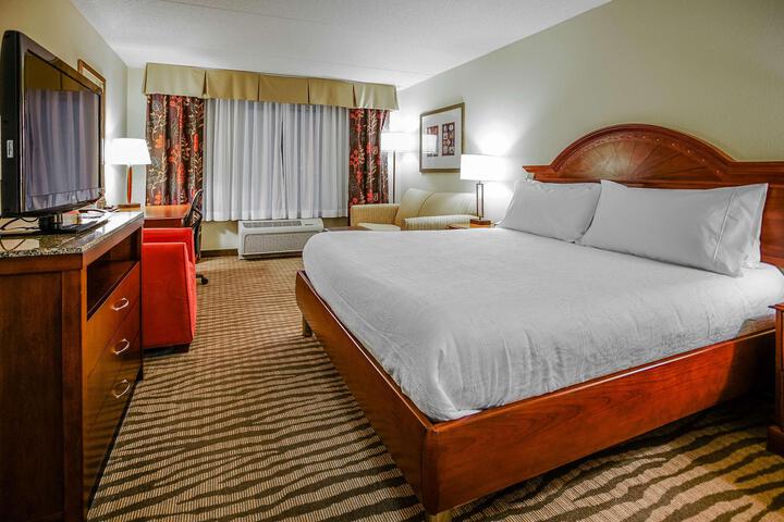 1 King Bed (5 of 14)