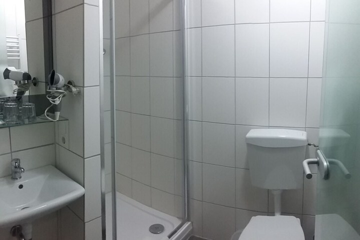 Room 55 of 100