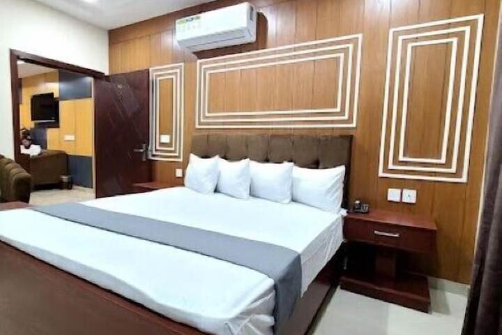 Room 8 of 17
