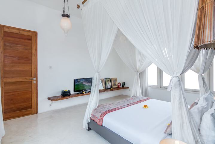 Room 8 of 34