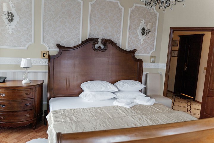 Room 4 of 64