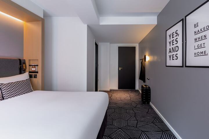 Room 31 of 64