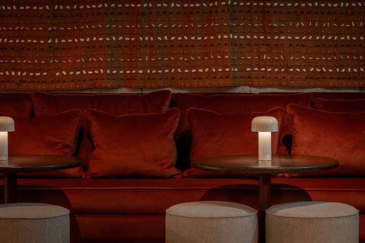 Lounge 77 of 89
