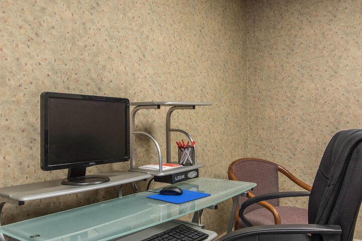 Business Center 36 of 39